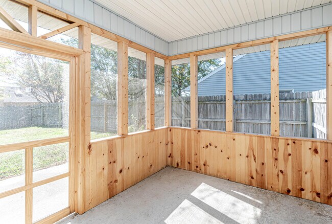 Building Photo - 1416 Whitburn Dr