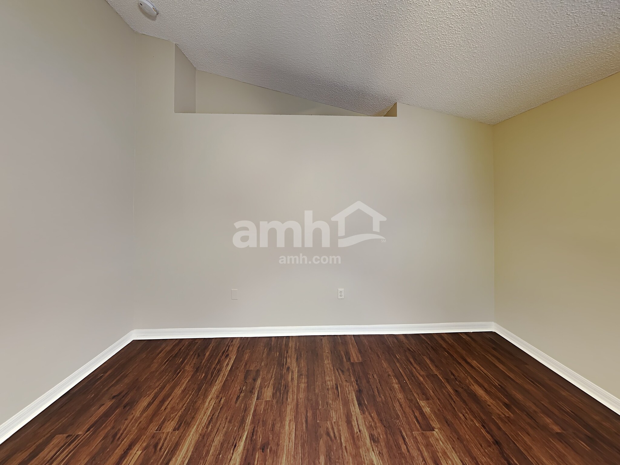 Building Photo - 4045 Half Moon Cir