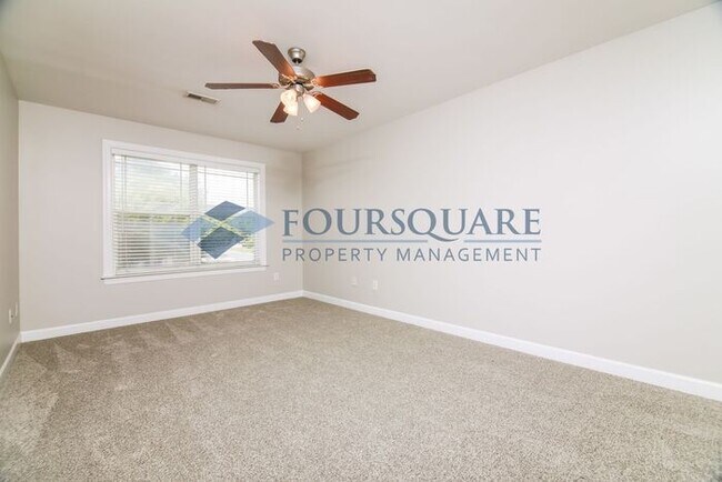 Building Photo - End Unit Townhome| 2nd Floor Loft Space | ...