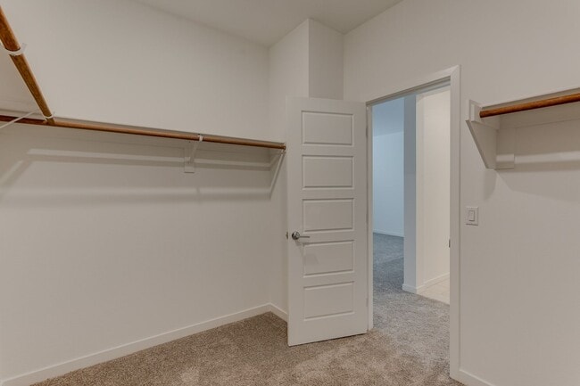 Building Photo - Modern Townhome Living in Henderson’s Historic Water District!