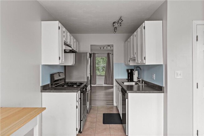 Building Photo - 200 Heroux Blvd