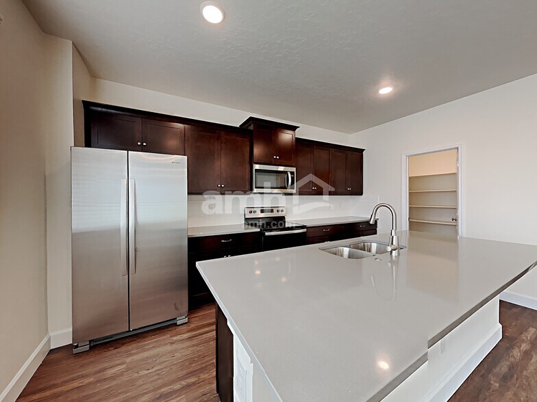 Building Photo - 9415 W Chino St