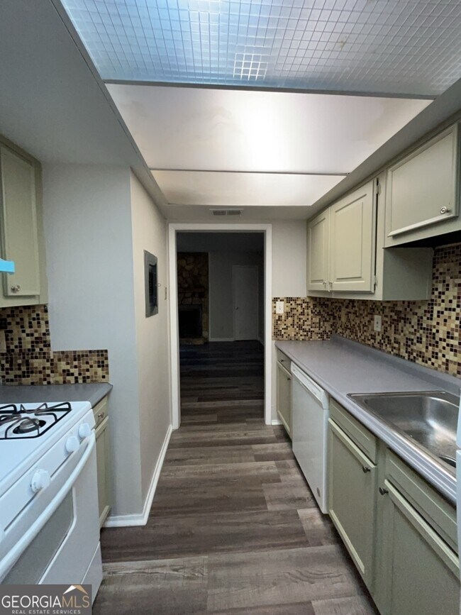 Building Photo - 6349 Holcomb Way