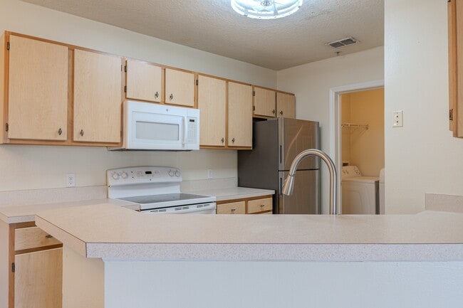 Building Photo - 6596 Swissco Dr