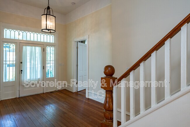 Building Photo - 765 Woodland Ave SE
