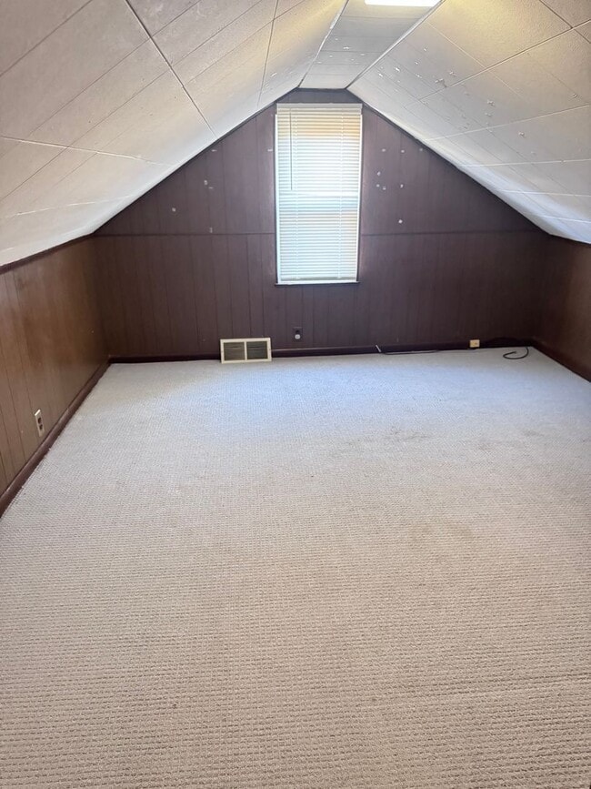 Building Photo - Spacious 3BD/2BA Home, Move-In Ready with Finished Basement