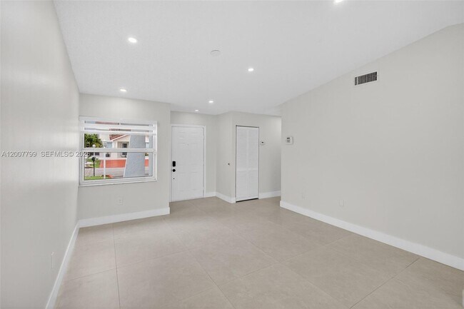 Building Photo - 4530 SW 143rd Pl