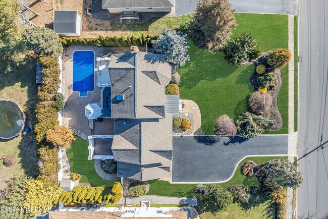 Building Photo - 215 Hollywood Ave