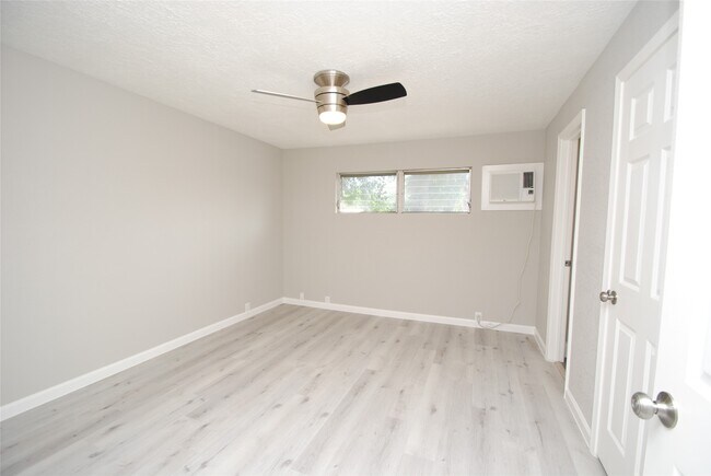 Building Photo - 2515 Yoakum Blvd