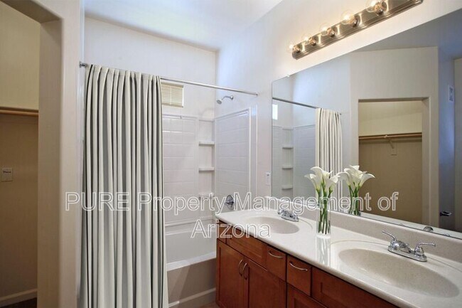 Building Photo - 1920 E Bell Rd