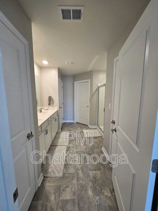 Building Photo - 8631 Briar Rose Pl