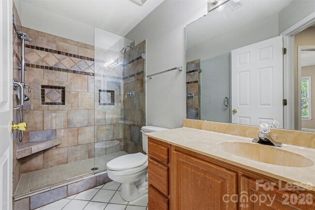 Building Photo - 841 W 4th St