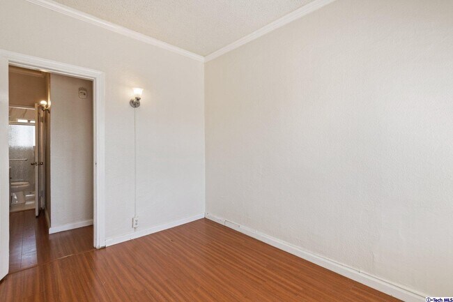 Building Photo - 318 E Palmer Ave