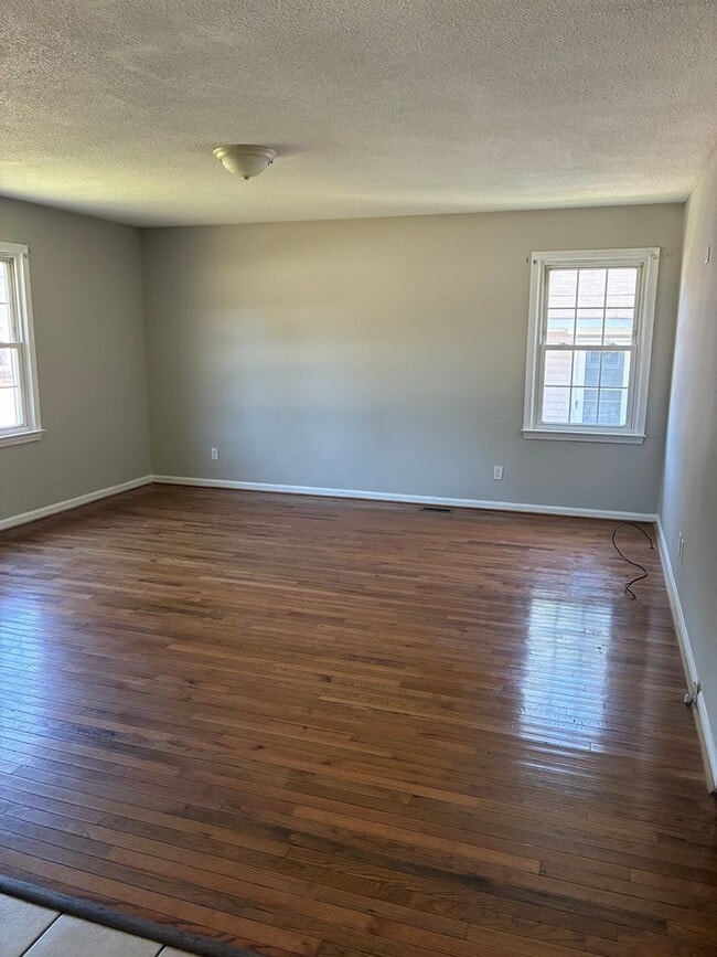 Building Photo - 609 Dunbar St