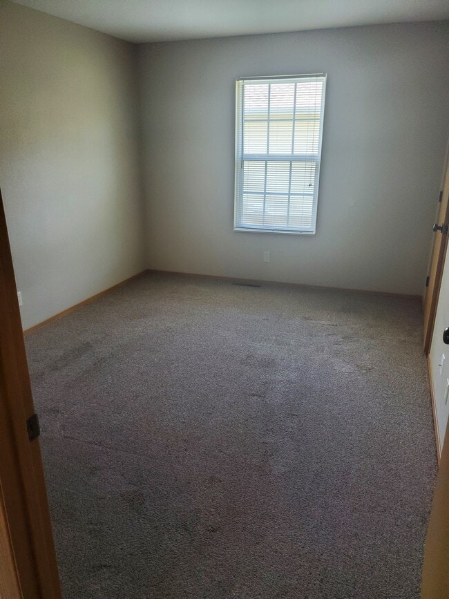 Building Photo - 2952 W Chestnut St