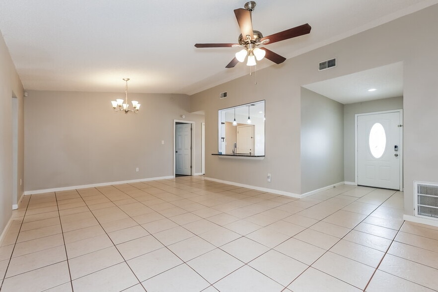 Building Photo - 3039 Annadale Cir