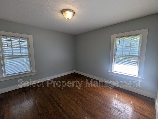 Building Photo - 2526 Hoagland Ave