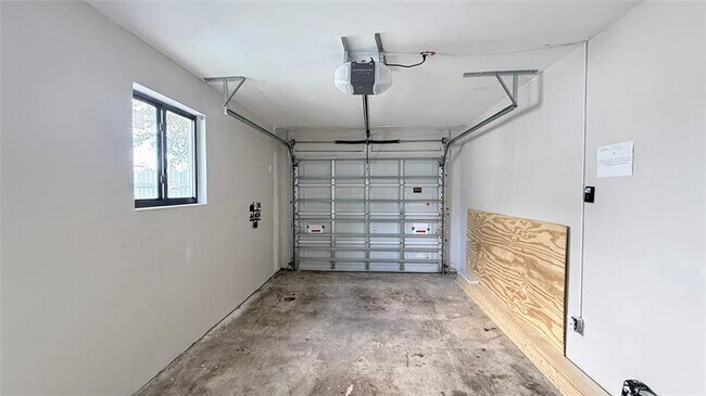 Building Photo - 433 NW 15th Way