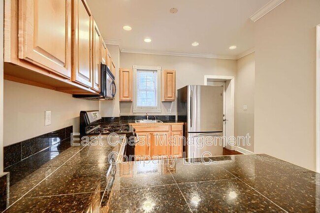 Building Photo - 1122 Scott St