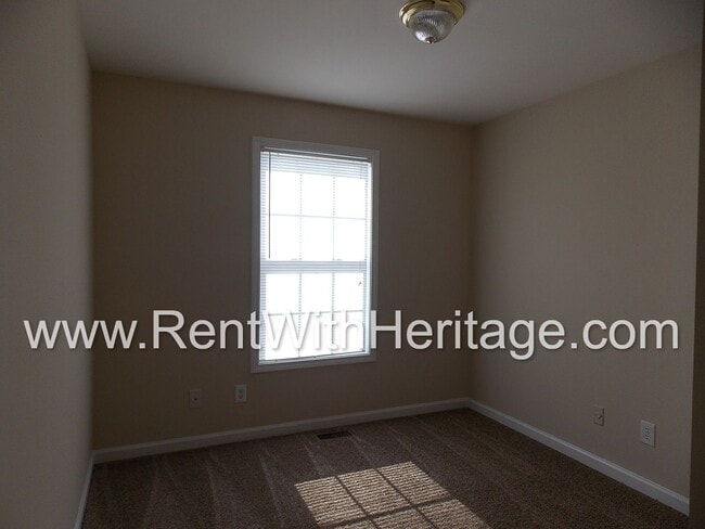 Building Photo - WONDERFUL HOME WITH FULL FINISHED BASEMENT / 5Bd - 3Ba / FENCED YARD