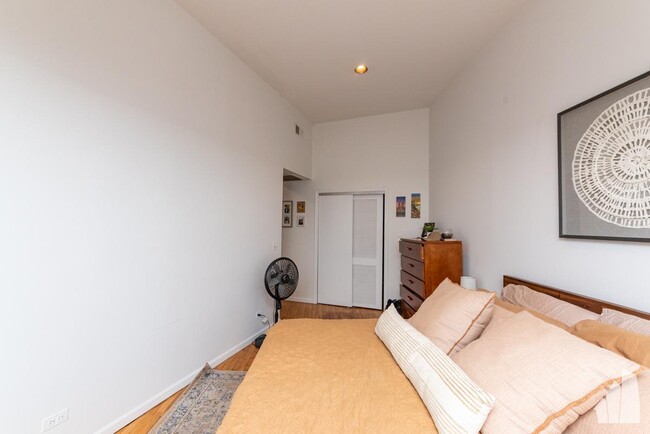 Building Photo - 1 bedroom in Chicago IL 60622