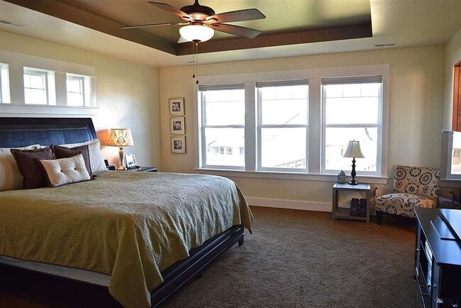Building Photo - Gorgeous home in Loyal Garden Subdivision.
