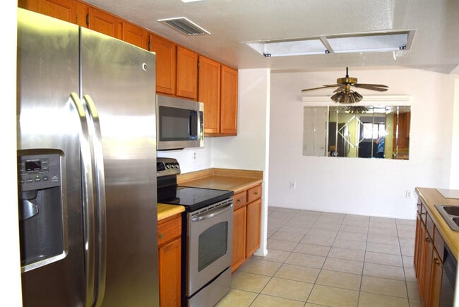 Building Photo - 12411 W Foxfire Dr