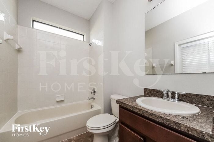 Building Photo - 4705 Blackthorn Cir