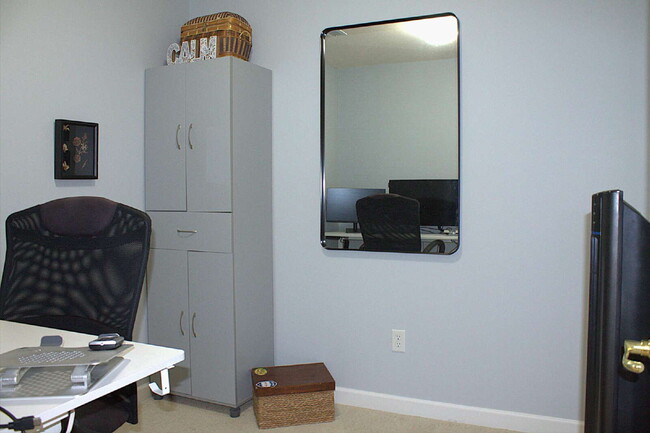 Building Photo - "Luxurious 3-Bed Condo in Hendersonville: Spacious 2023 Sq Ft within a 55+ community.”