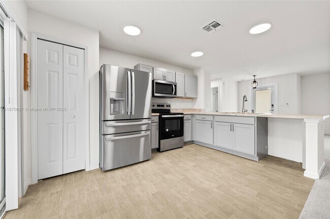 Building Photo - 4061 SW Port St Lucie Blvd