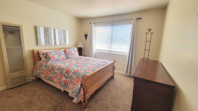 Building Photo - 3 Bedroom Home with Mountain Views Bordering National Forest