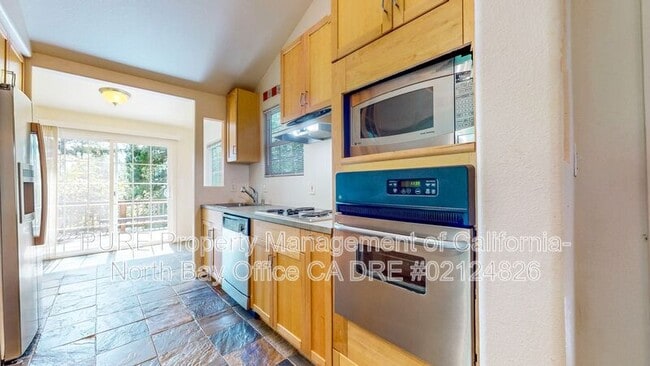 Building Photo - 17475 Summit Ave