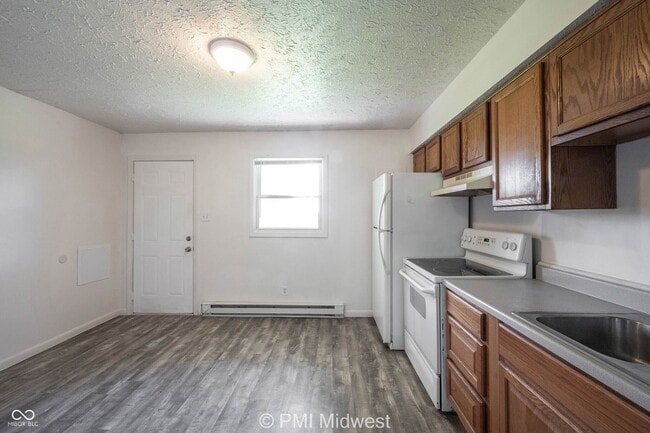 Building Photo - 570 US-52