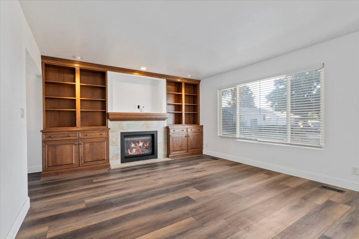 Living Room - 954 W River Point Cir