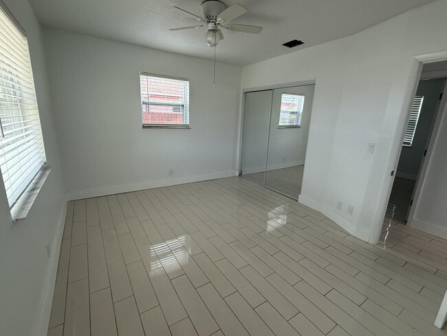 Building Photo - 640 W 34th St