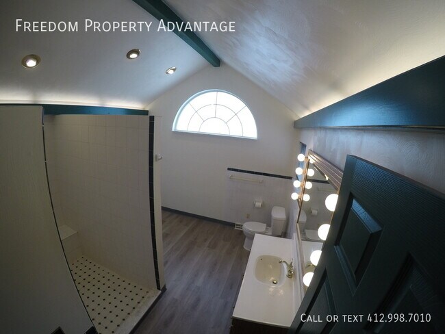 Building Photo - 511 Franklin Ave