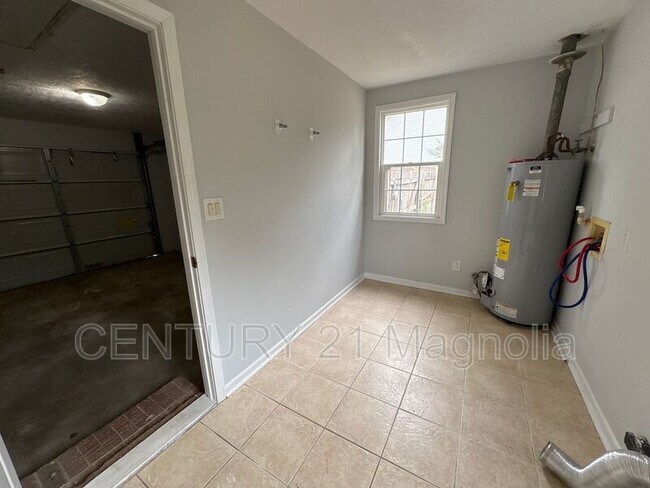 Building Photo - 3346 Ravenwood Dr