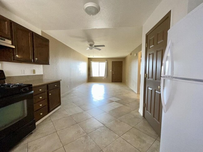 Building Photo - 2 bed 1 bath ground floor $1300 rent BHCRE...