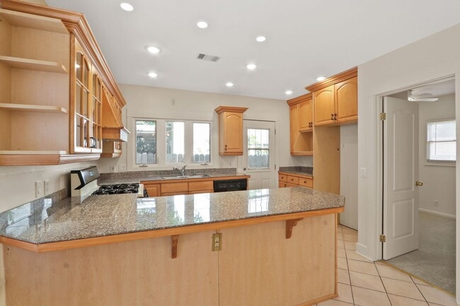 Building Photo - Charming Historic Rose Park Gem