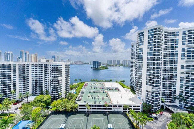 Building Photo - 3500 Mystic Pointe Dr