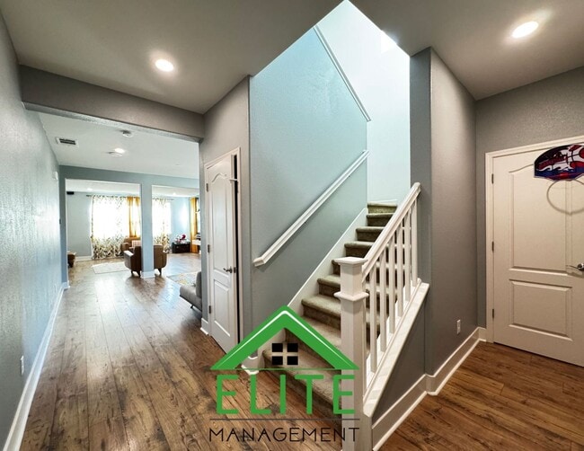 Building Photo - **Welcome to this Immaculately Maintained ...