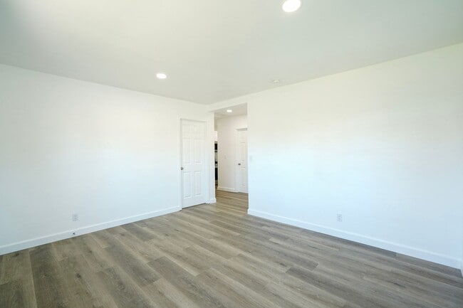 Building Photo - Dracaea Avenue