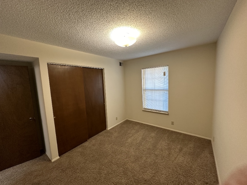 Building Photo - 606 Cumberland Dr