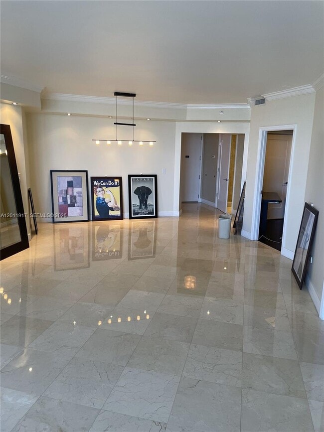 Building Photo - 848 Brickell Key Dr