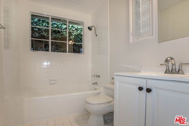 Building Photo - 437 N Swarthmore Ave