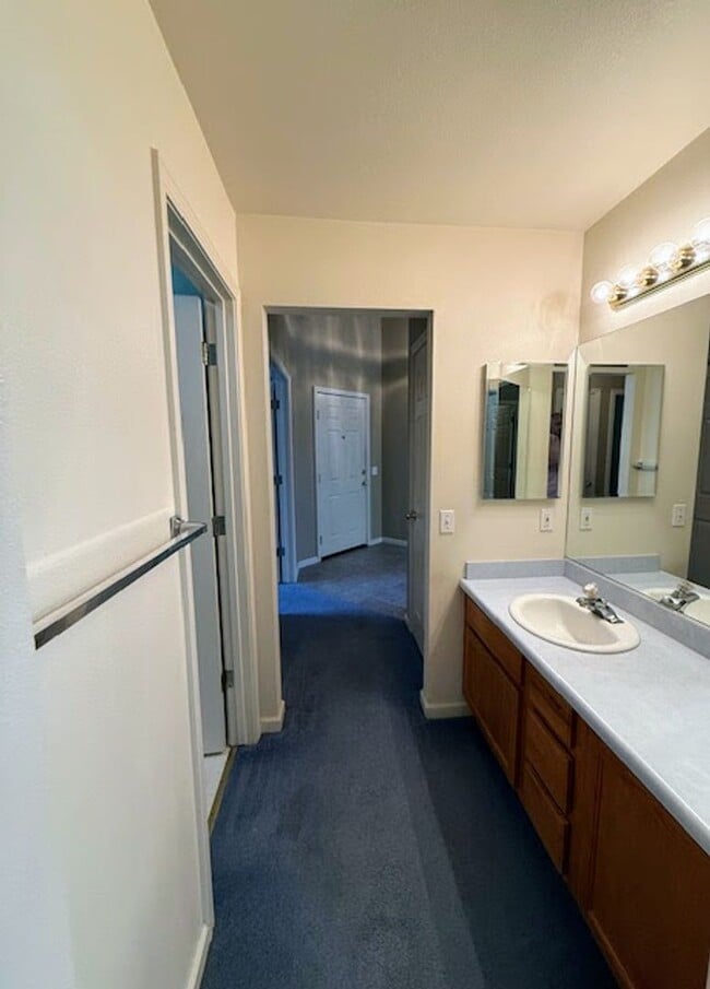 Building Photo - beautiful carson home with amazing yard an...