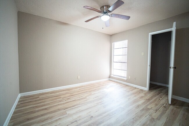 Building Photo - 2026 Quail Valley E Dr