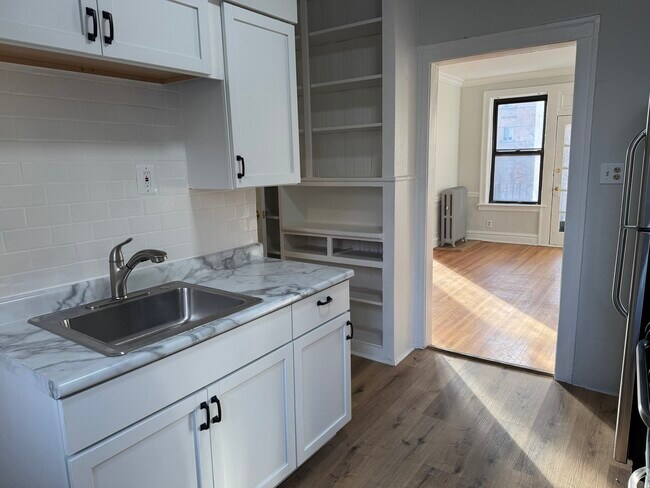 Building Photo - 5453 S Everett Ave