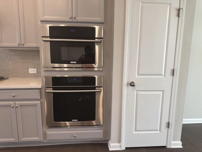 Building Photo - 381 Northaven Ave