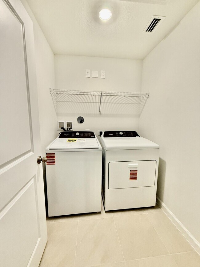 Building Photo - 586 Salisbury Cir